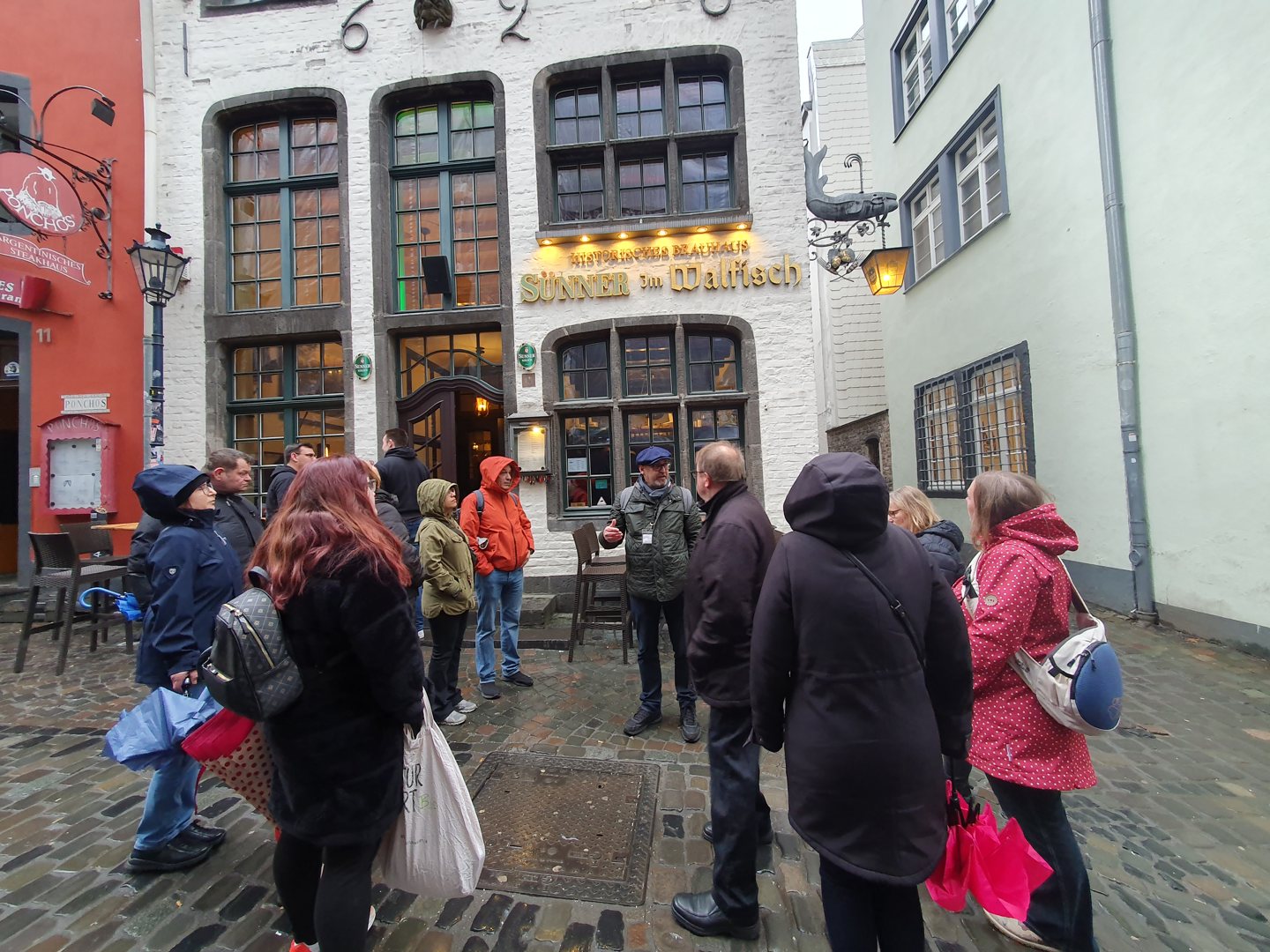 Ausflugsgruppe der Life Kirche bei der Stadtführung durch die Kölner Altstadt